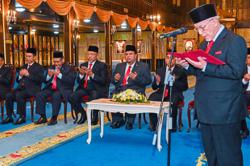 Sultan proclaims consort as Sultanah of Kelantan